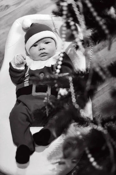 Pasgeboren baby santa — Stockfoto