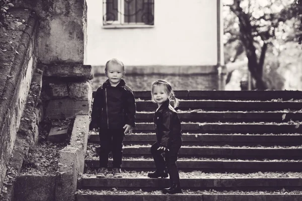 Fashion sibling on the walk — Stock Photo, Image