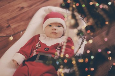 yeni doğan Noel Baba yardımcısı