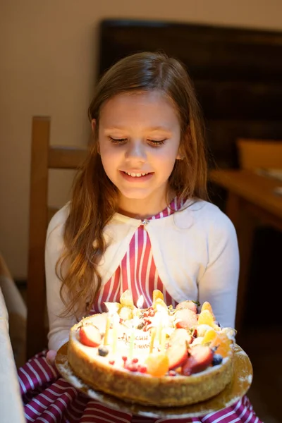 Wszystkiego Najlepszego Solenizantka Świętuje Jej Dziewięć Lat — Zdjęcie stockowe