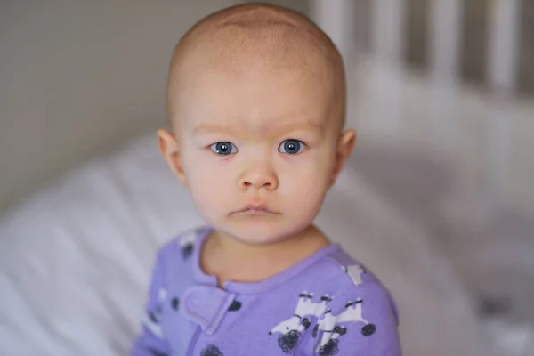 Portret Van Baby Jongen Het Bed — Stockfoto