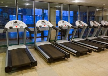 Spor salonunda fitness kulübü