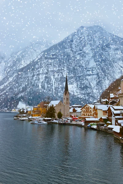 Village Hallstatt en el lago - Salzburgo Austria —  Fotos de Stock