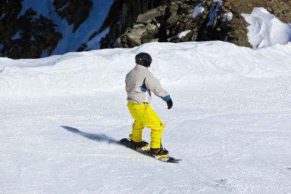 Esquiador en montaña estación de esquí Innsbruck - Austria — Foto de Stock