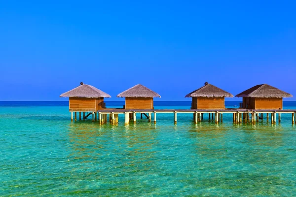 马尔代夫热带岛屿上的平房 — 图库照片