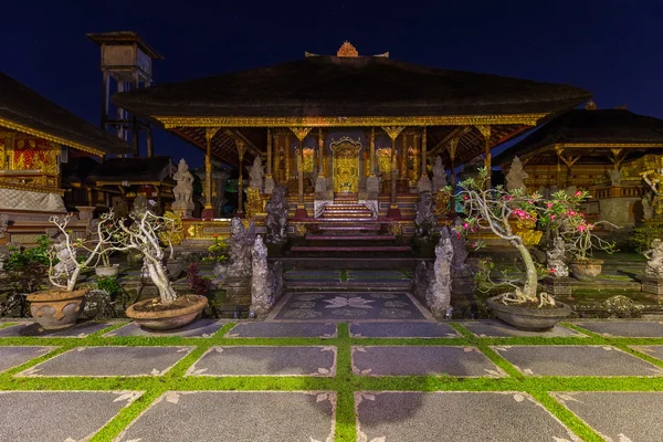 Ubud - Bali Adası Endonezya tapınakta — Stok fotoğraf