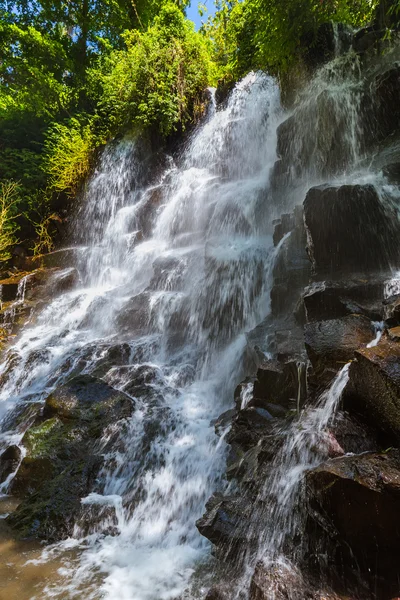 Kanto lampo wasserfall auf bali insel indonesien — Stockfoto