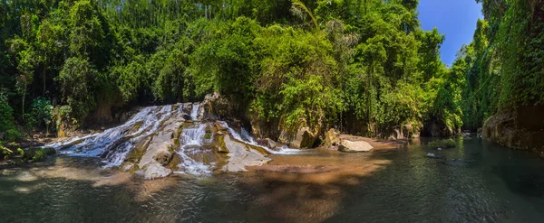 Водопад Ран-Ренг на острове Бали Индонезия — стоковое фото