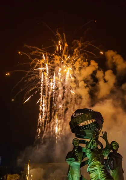 SINGAPORE - April 30: Fireworks in Universal Studio park at Sent — Stock Photo, Image