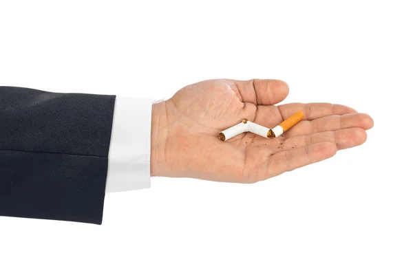 Bruten cigarett i handen — Stockfoto