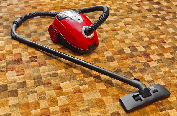 Aspirapolvere su tappeto — Foto Stock