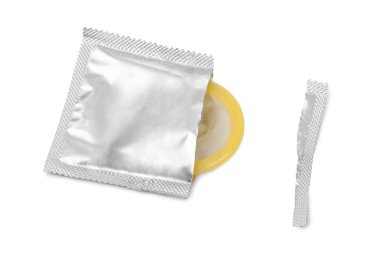 Prezervatif - beyaz arka plan üzerinde izole