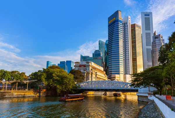 Singapur - 15 kwietnia: Panoramę miasta Singapur i Marina Bay na A — Zdjęcie stockowe