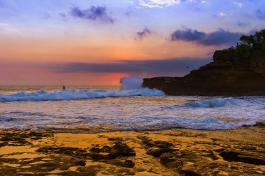 Tanah çok tapınak - Bali Endonezya çevre Beach