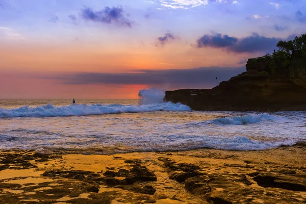 海神庙庙-巴厘岛附近的海滩 — 图库照片