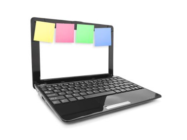 Dizüstü bilgisayar ekranı üzerinde yapışkan not kağıtları