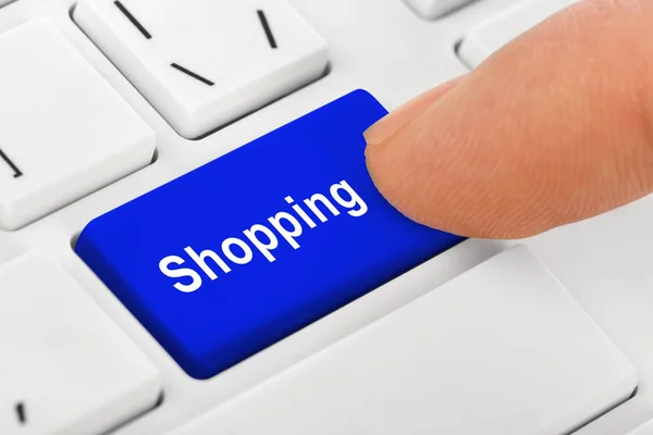 Computer laptop toetsenbord met Shopping sleutel — Stockfoto