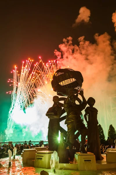 SINGAPORE - 30 aprile: Fuochi d'artificio nel parco Universal Studio di Sent — Foto Stock