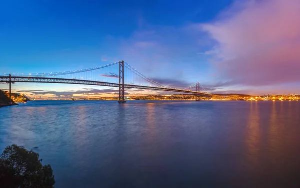 Lisboa e Ponte 25 de Abril - Portugal — Fotografia de Stock