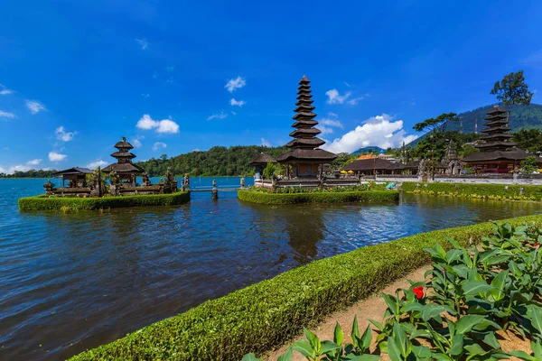 Ulun Danu 사원-발리 섬 인도네시아 — 스톡 사진