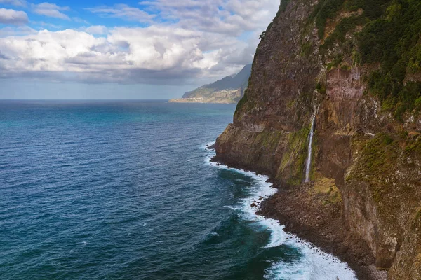 Waterfall Veu da Noiva (Bride 's veil) - Madeira Portugal — стоковое фото