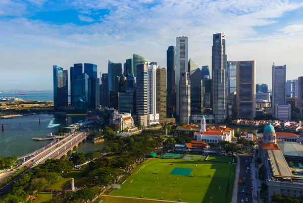 Singapore - april 15: singapore city skyline und marinebucht auf einem — Stockfoto