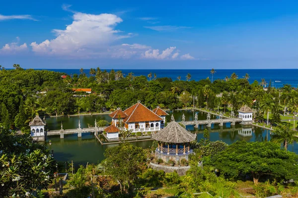 Palacio del Agua Taman Ujung en la isla de Bali Indonesia — Foto de Stock