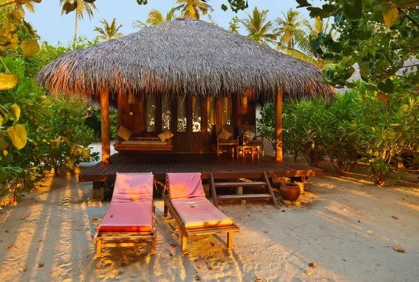 Beach bungalow - Maldiverna — Stockfoto