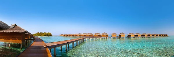 Trópusi Maldív-szigetek bungalói — Stock Fotó
