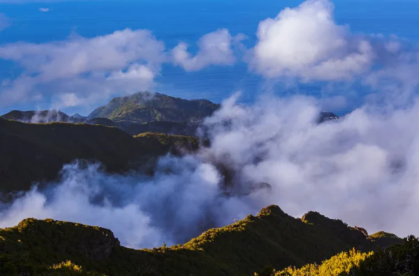 Pěší turistika Pico Ruivo a Pico do Arierio - Portugalsko Madeira — Stock fotografie