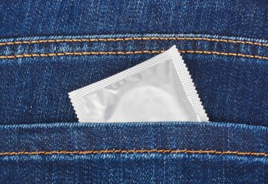Kot pantolon cebinde prezervatif