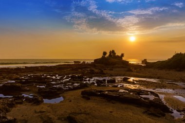 Tanah çok tapınak - Bali Endonezya çevre Beach