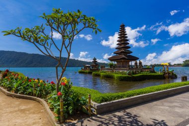 ULUN Danu Tapınağı - Bali Adası Endonezya
