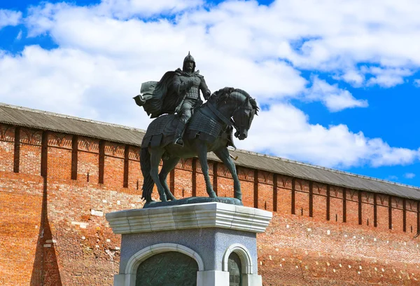 Het monument van Dmitry Donskoy in Kolomna Kremlin in Moskou regi — Stockfoto