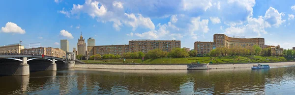 Moscú Panorama - famoso rascacielos Ministerio de Asuntos Exteriores —  Fotos de Stock