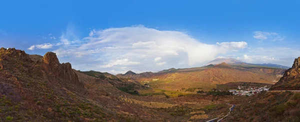 Berge auf der Insel Teneriffa - Kanarienvogel — Stockfoto