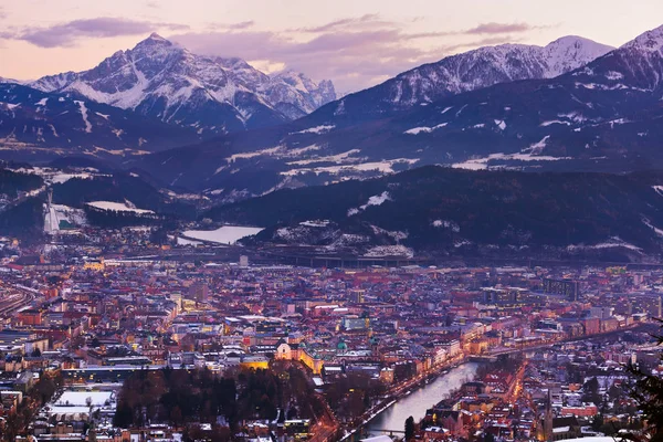 Rakousko Innsbruck - architektura a příroda pozadí — Stock fotografie