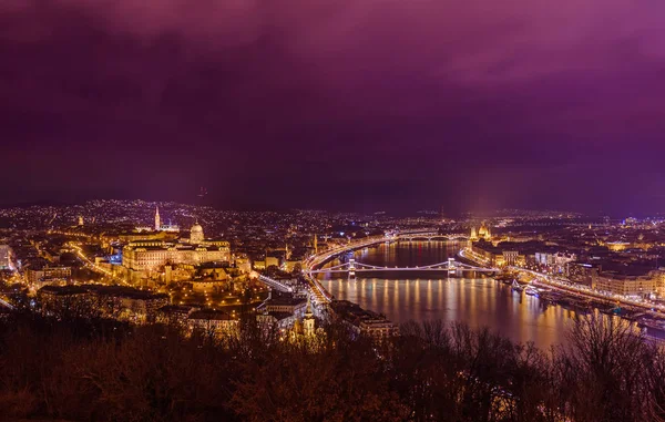 在匈牙利首都布达佩斯的皇家宫殿 — 图库照片