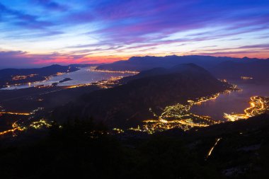 Kotor Koyu'ndaki Sunset'teki - Karadağ