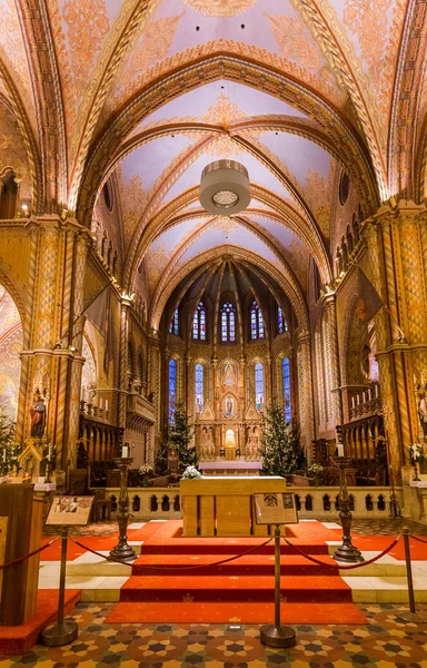 Kerst interieur van Matthias kerk in Boedapest Hongarije — Stockfoto