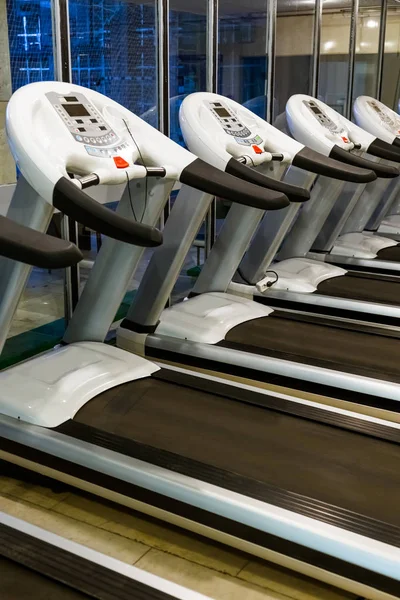 Gimnasio en el gimnasio —  Fotos de Stock