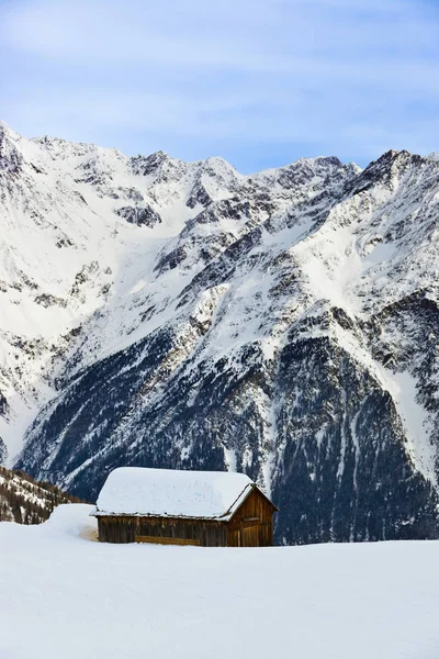 Evinde dağlar - Kayak Merkezi Sölden Avusturya — Stok fotoğraf