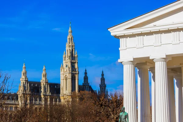 Tezeusz świątyni i Cityhall w Wiedniu — Zdjęcie stockowe