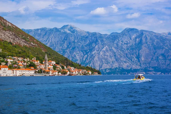 Perast miejscowości na wybrzeżu Boka Kotorska Zatoka - Czarnogóra — Zdjęcie stockowe