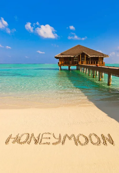 Λέξη μήνα του μέλιτος στην παραλία — Φωτογραφία Αρχείου