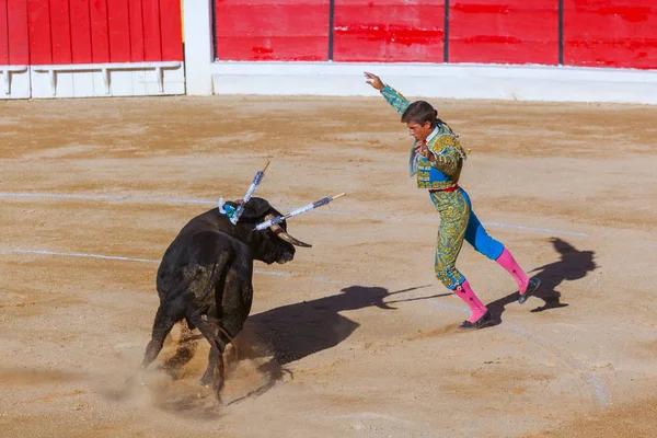 MOITA LISBON, PORTUGAL - SEPTEMBER 14: Matador and bull in toura — Stock Photo, Image
