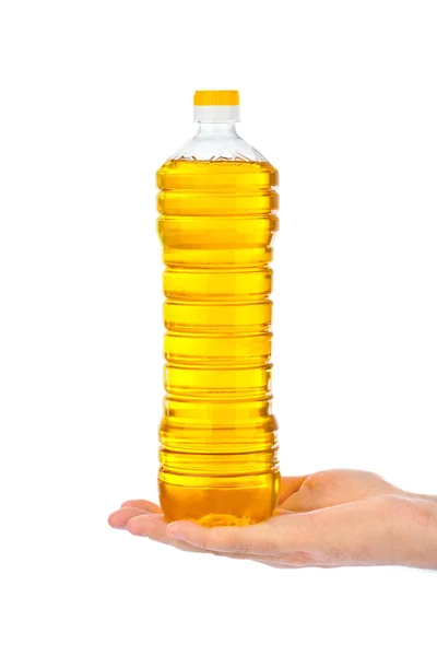 Рука с бутылкой растительного масла — стоковое фото