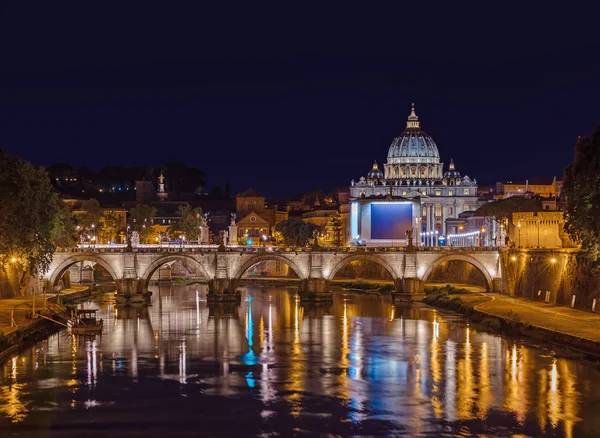 Sant Pieter Basiliek in Vaticaan - Rome Italië — Stockfoto