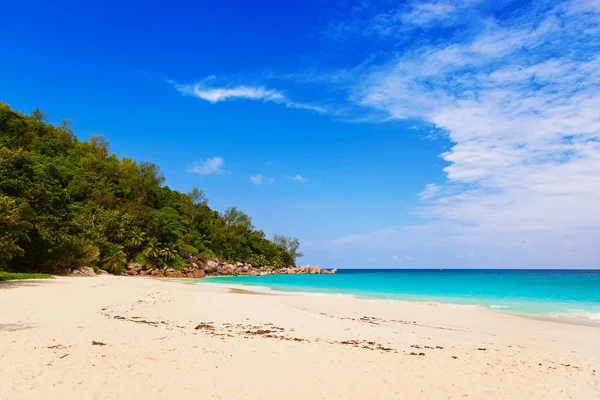 Tropical beach at island Praslin Seychelles — Stock Photo, Image