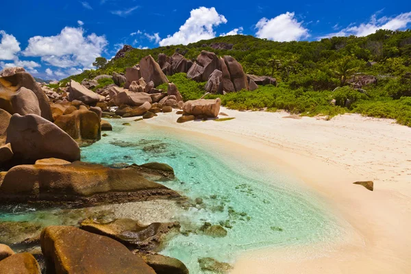 Spiaggia tropicale alle Seychelles — Foto Stock